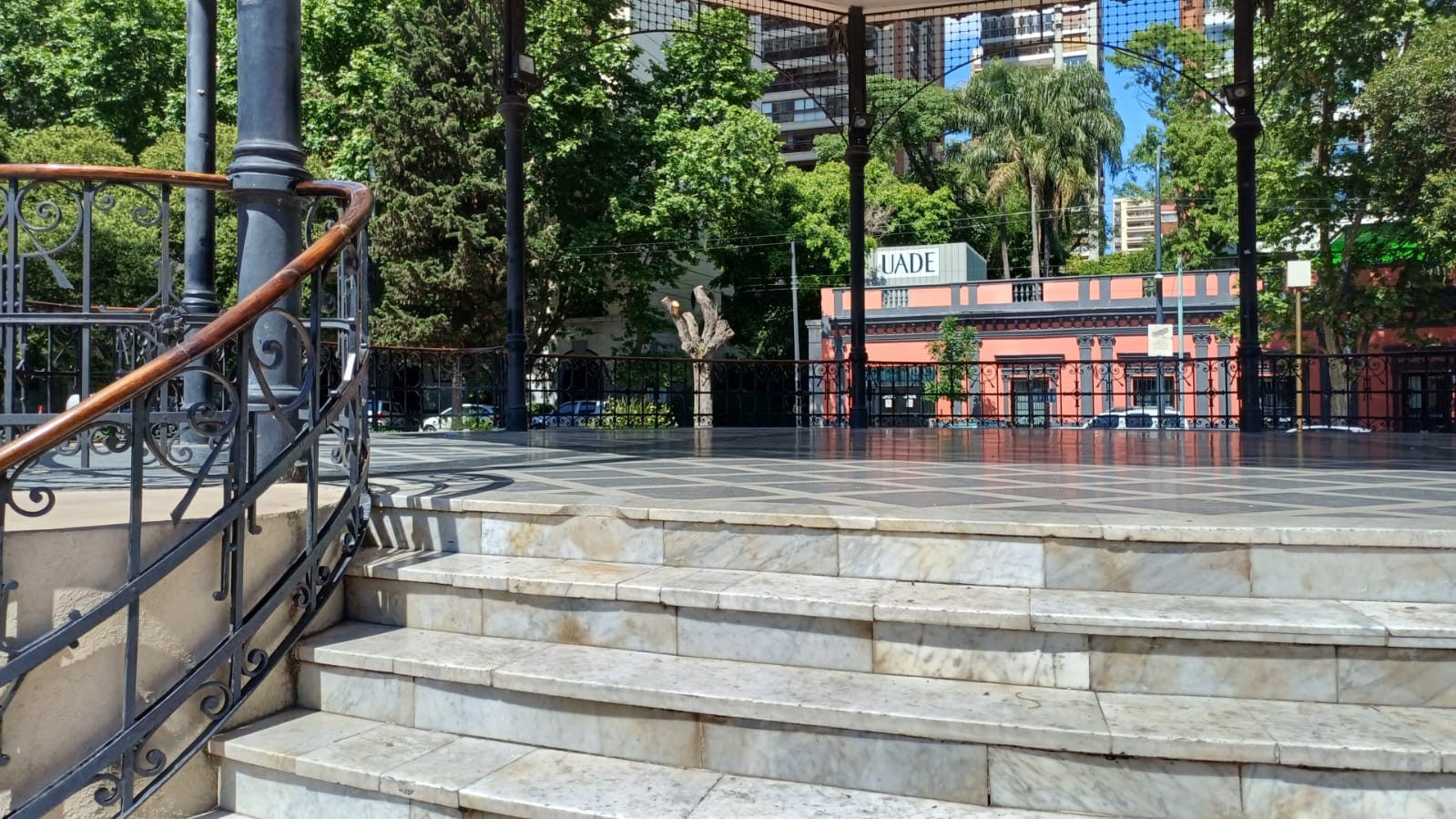 Plaza Barrancas de Belgrano