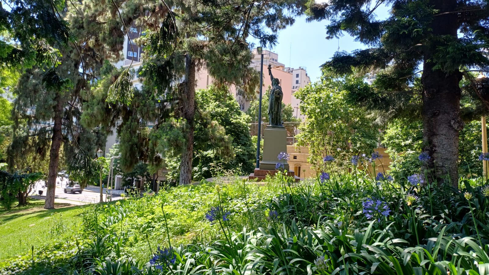 Plaza Barrancas de Belgrano