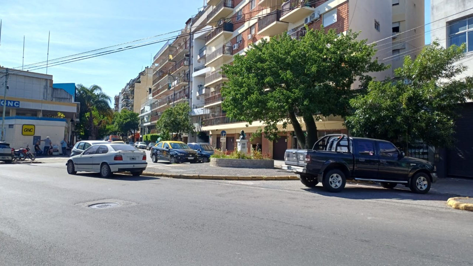 Plazoleta Luis Perlotti