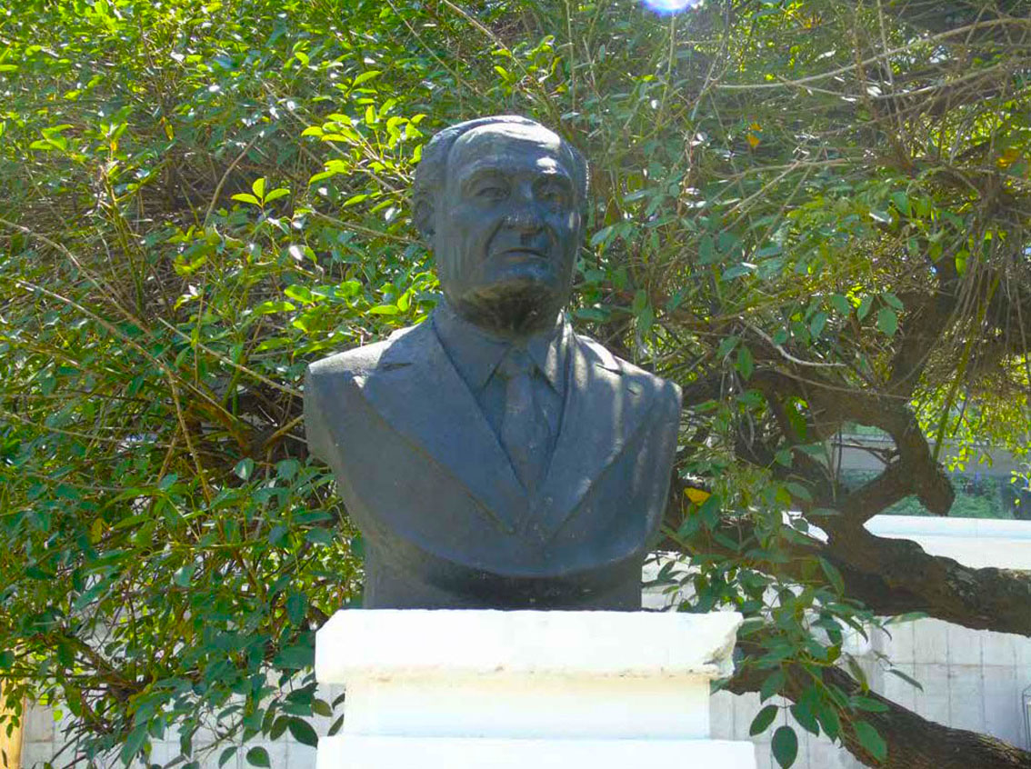 Dr. Víctor Raúl Haya de la Torre