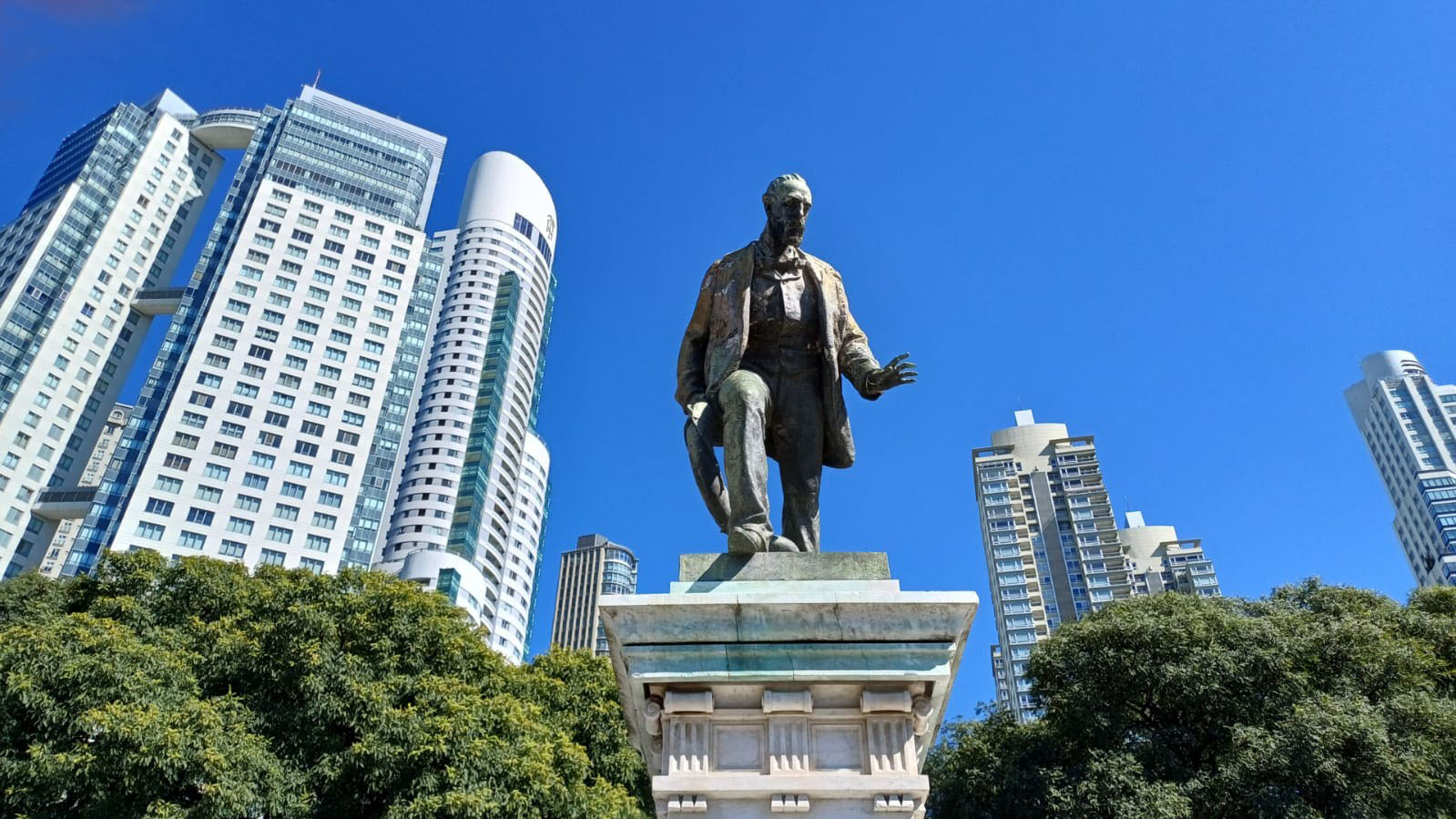 Monumento Luis Viale