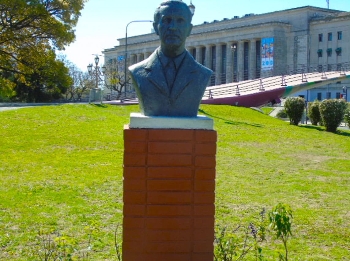 Dr. Alfredo Roque Vitolo