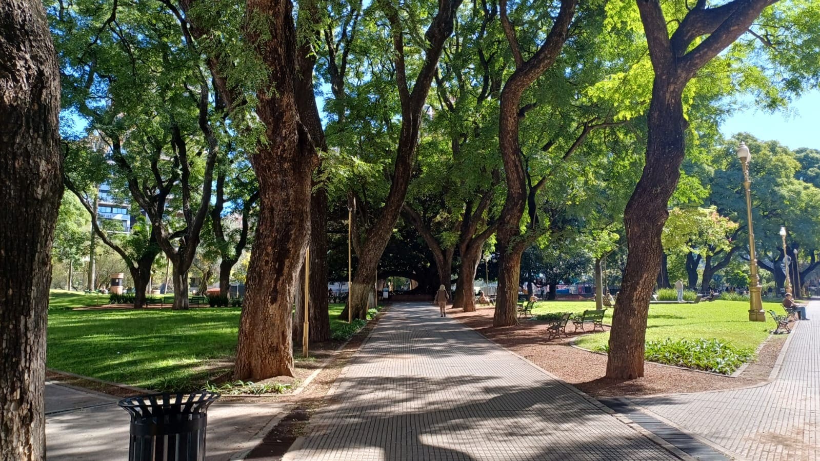 Plaza Vicente López y Planes