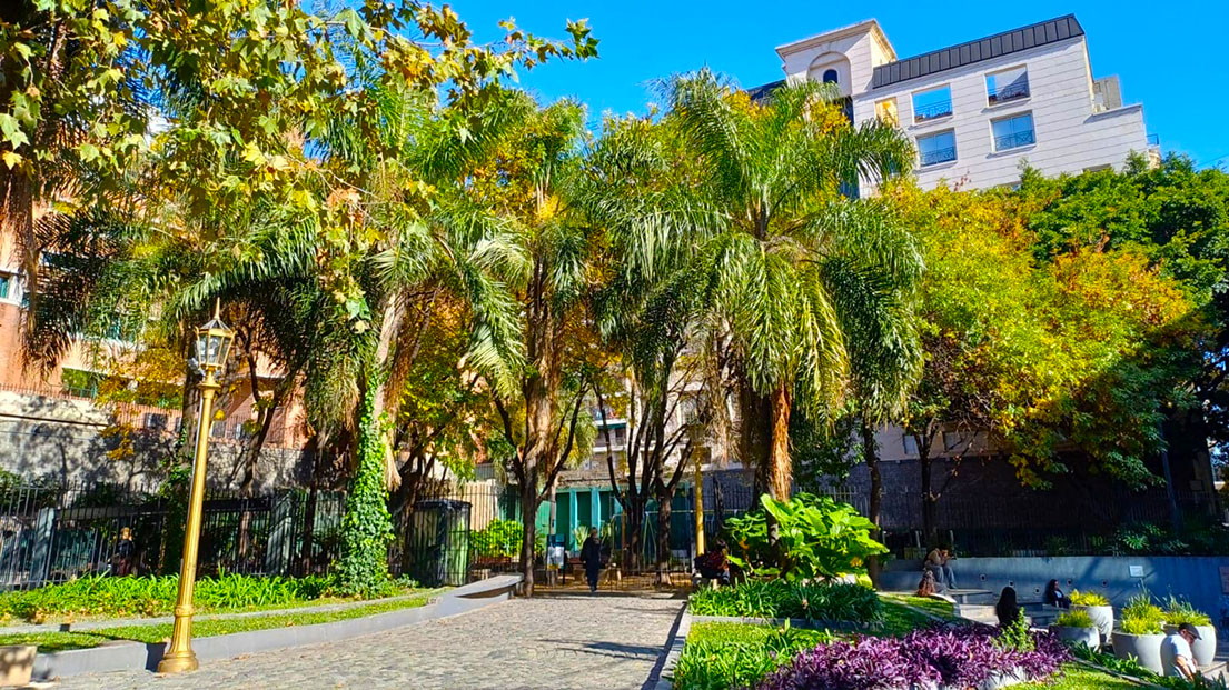 Plaza Manuel Mujica Lainez