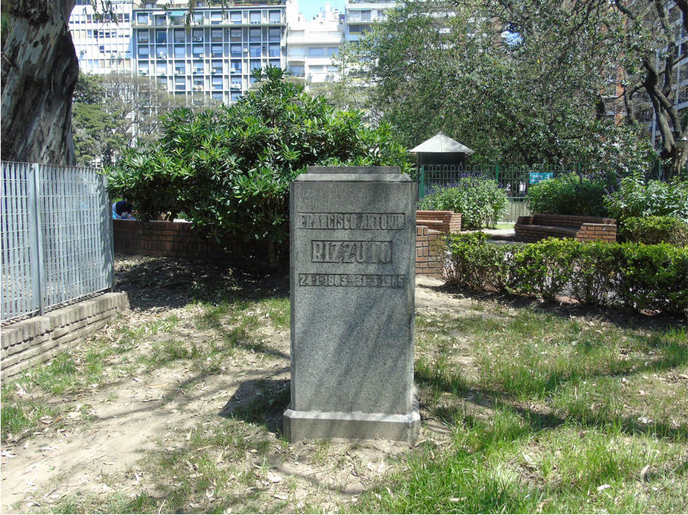 Base del busto de Franisco A. Rizzutto