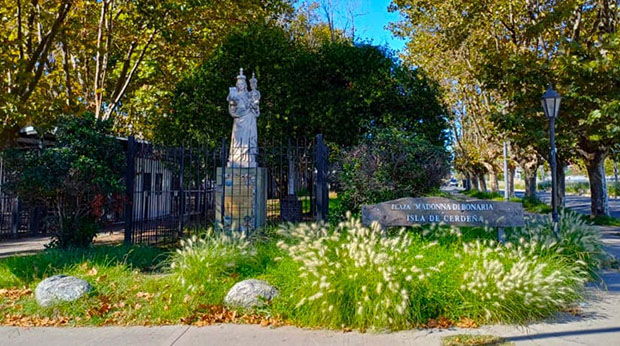 Plaza Madonna Di Bonaria