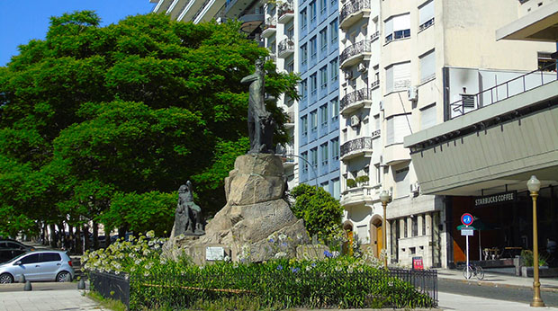 Plazoleta Azucena Maizani