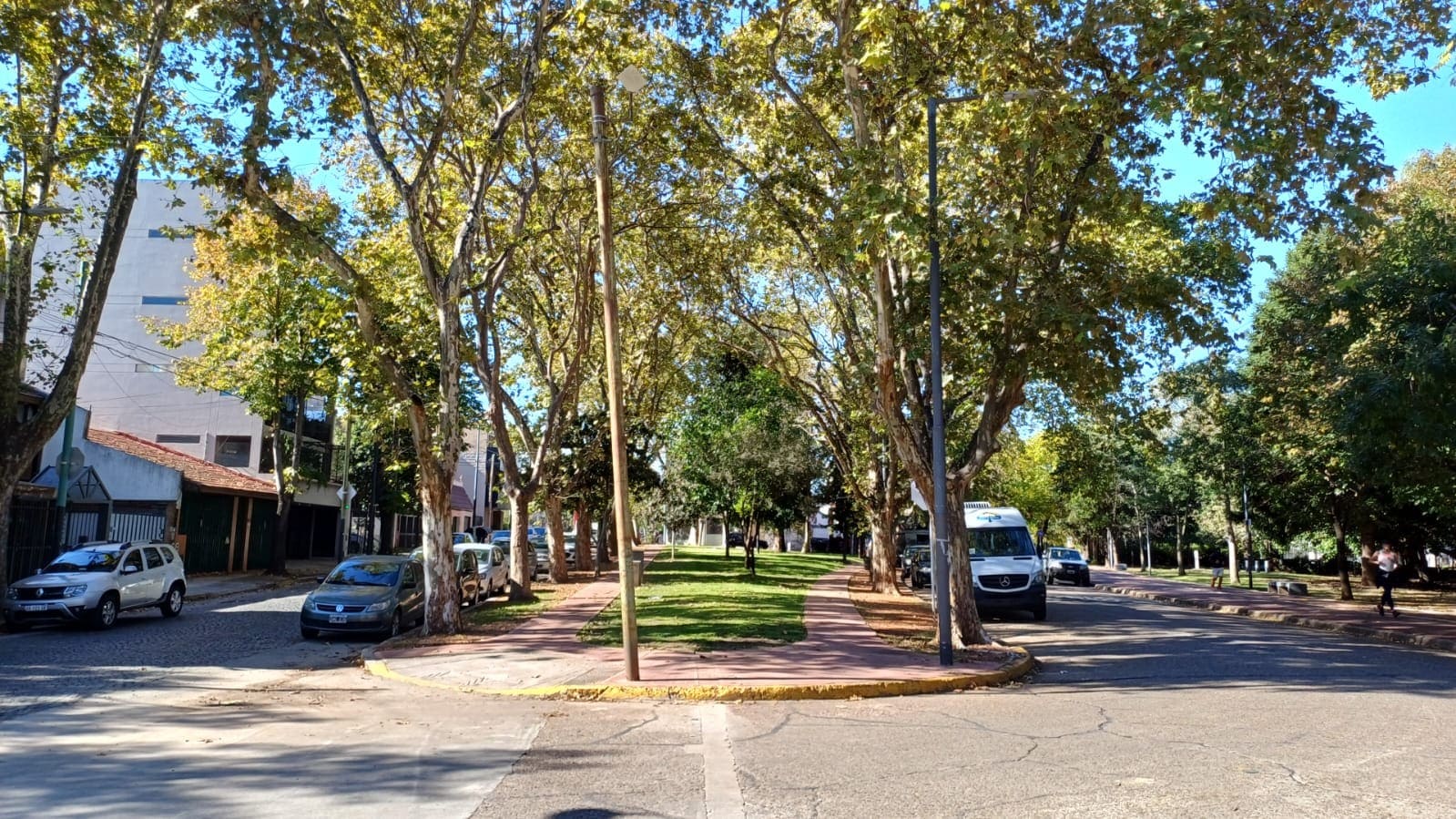 Plazoleta Alfredo Lepera