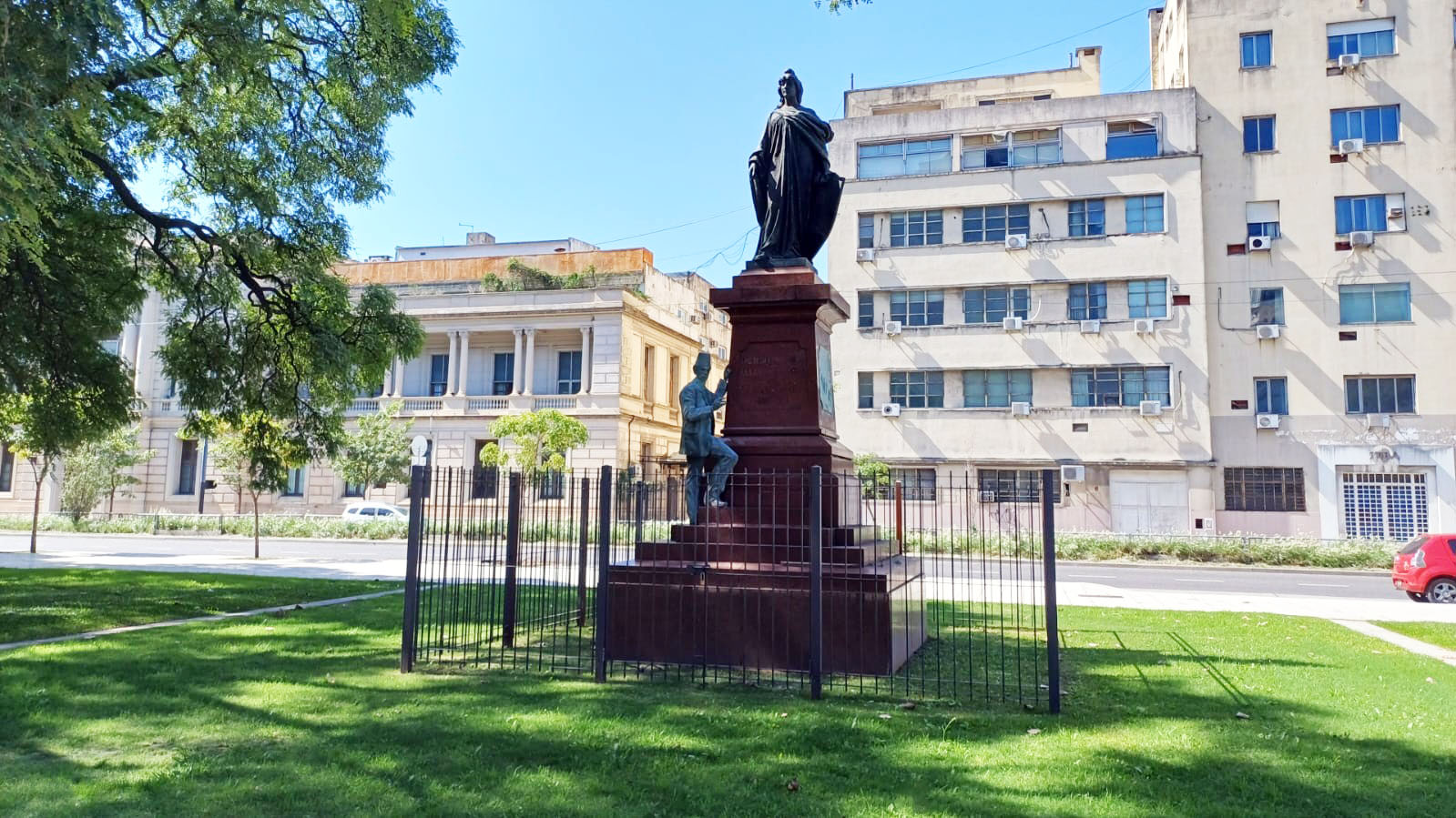 Plazoleta Dr. Carlos Alberto Erro
