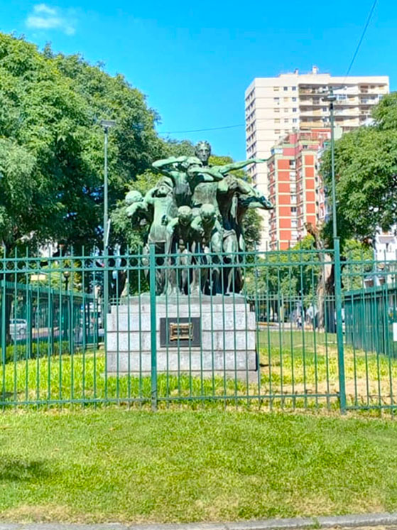 Plazoleta Eva Perón - Canto al Trabajo