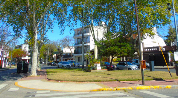 Plazoleta Dr. Rodolfo Erausquin