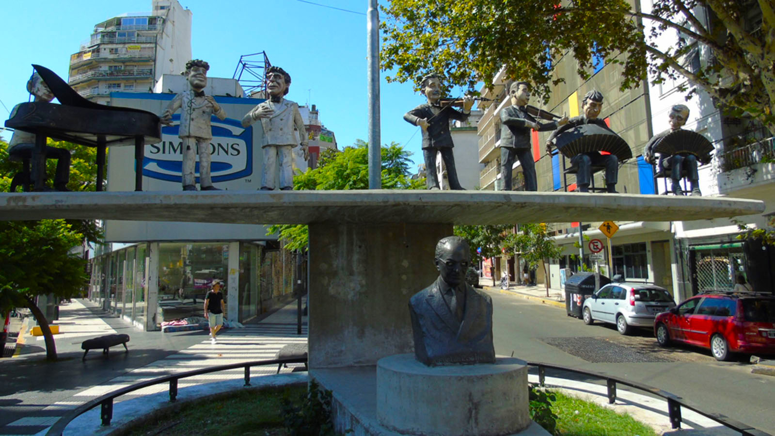 Av. Corrientes y Luis María Drago