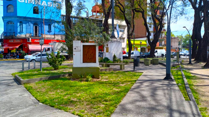 Plazoleta Tte. Gral. Adolfo Arana